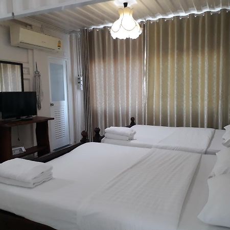 Farsai Homestay Lop Buri Esterno foto