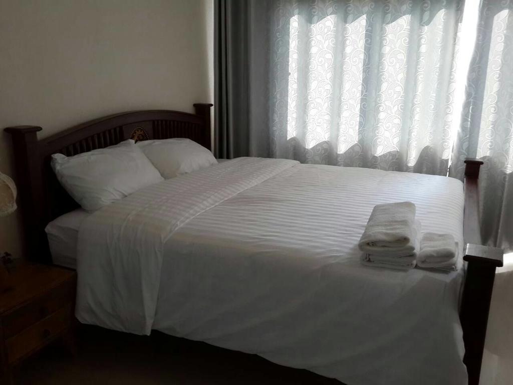 Farsai Homestay Lop Buri Esterno foto