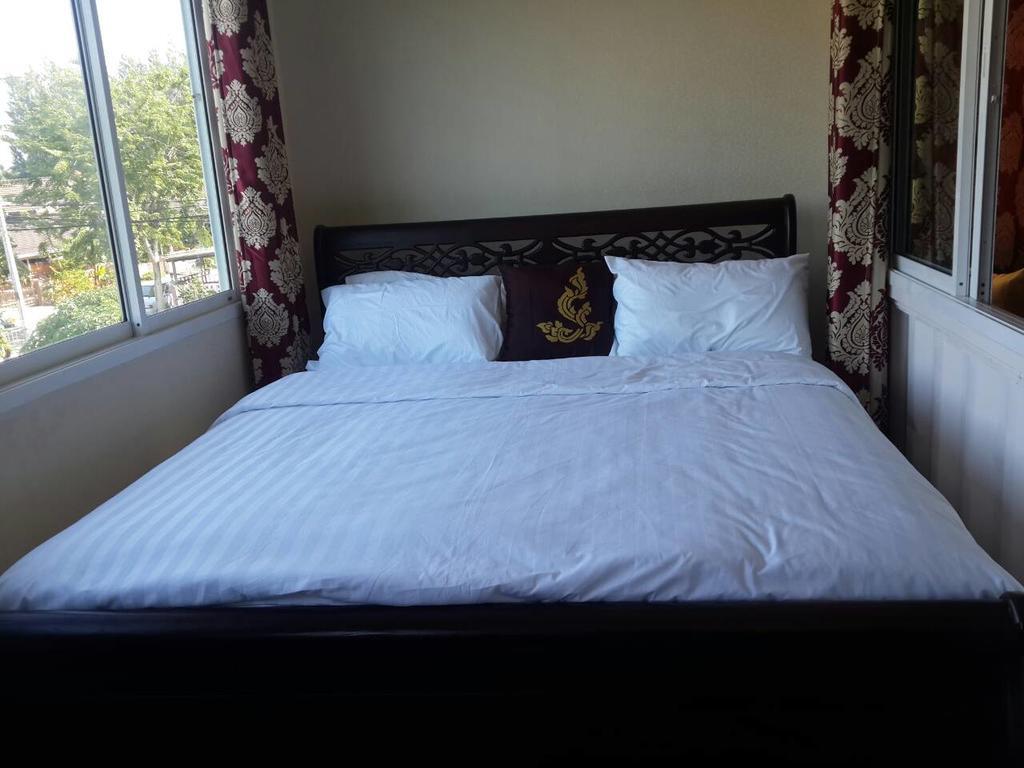 Farsai Homestay Lop Buri Esterno foto