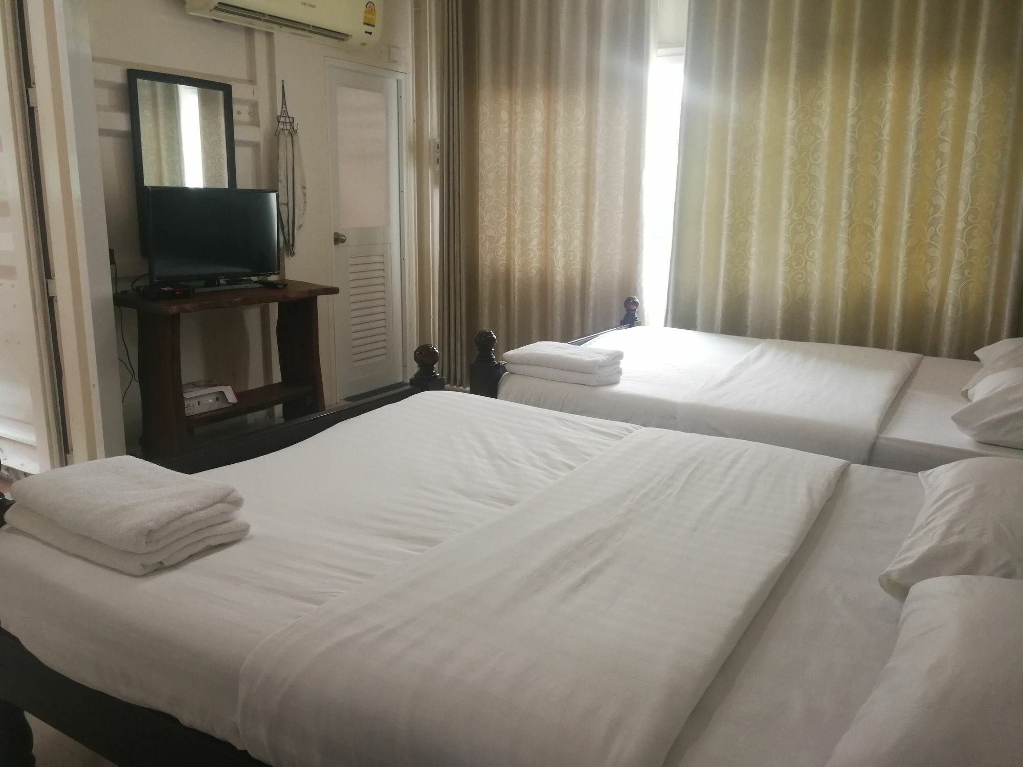 Farsai Homestay Lop Buri Esterno foto