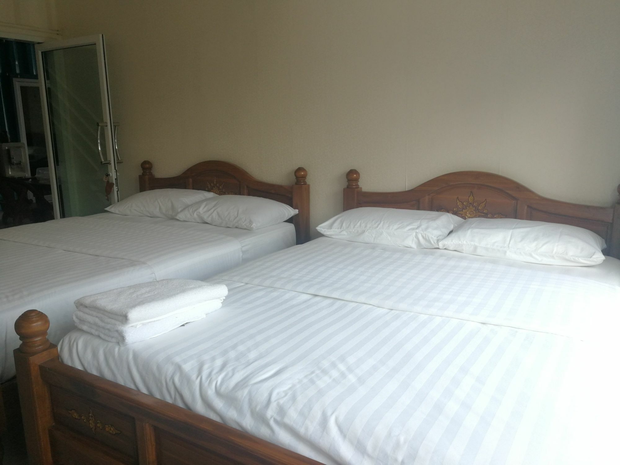 Farsai Homestay Lop Buri Esterno foto